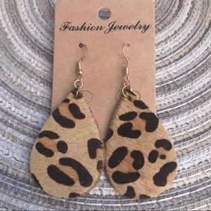 Leopard Teardrop Earrings. New!!!